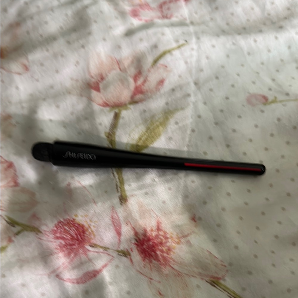 Shiseido sleek concealer brush